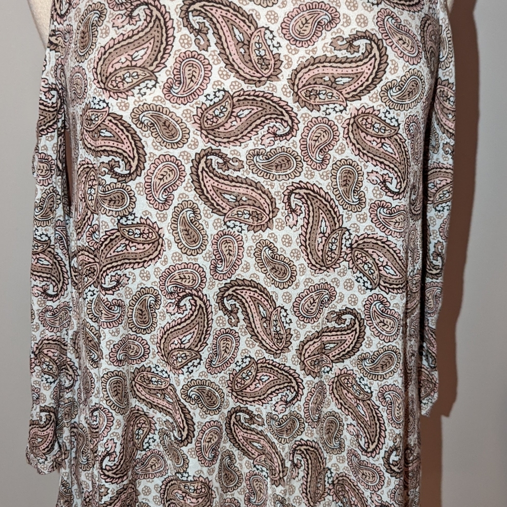 Open-shoulder top